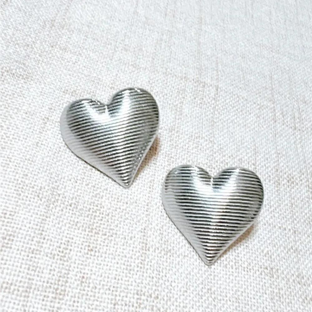 Silver heart earrings N465